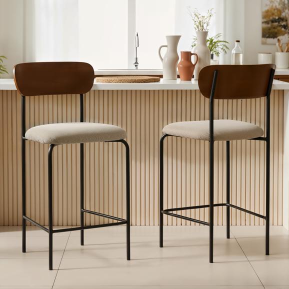 2 skandinaavista OLIVIA-baarituolia beigenvärisessä korduroinissa